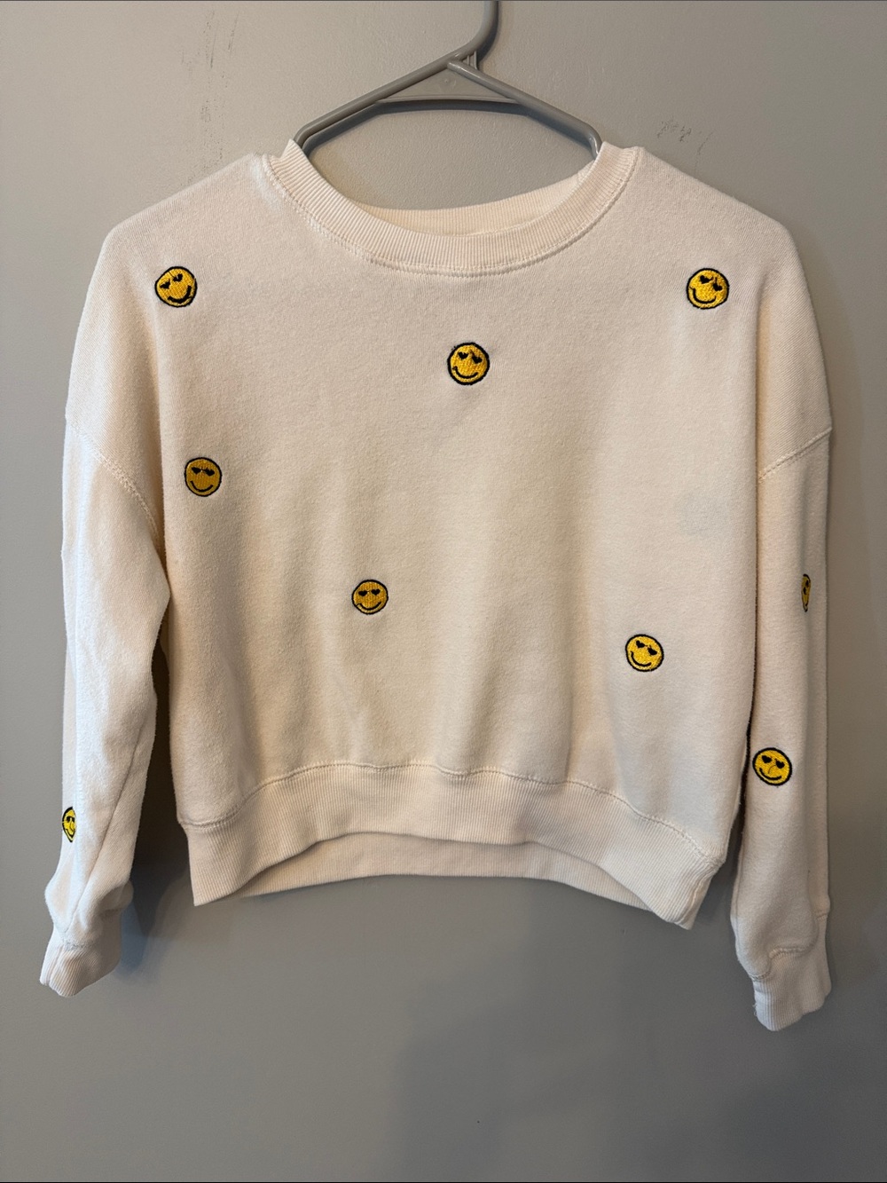 Cream Smiley Patch Crewneck Sweatshirt, Size L 14